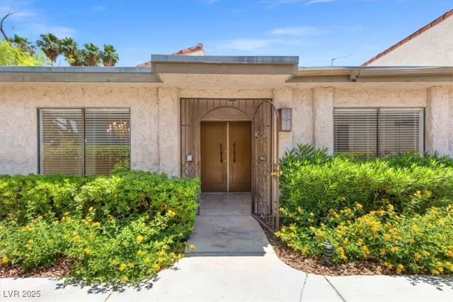 MLS: 2679714 Condo For Sale