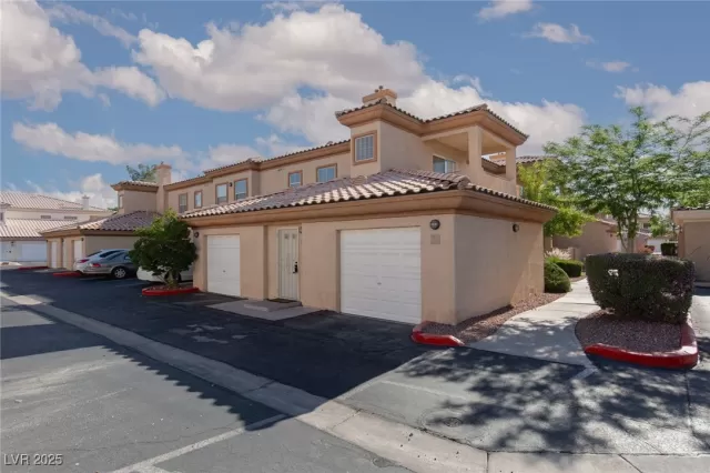 MLS: 2679717 Condo For Sale