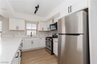 Photo #3: 2679717 Listing