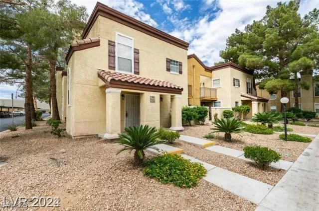 MLS: 2679769 Condo For Sale