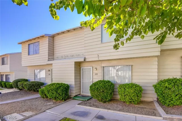 MLS: 2679808 Condo For Sale