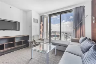 Photo #3: 2679869 Listing