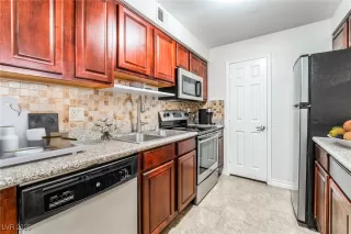 Photo #5: 2679920 Listing