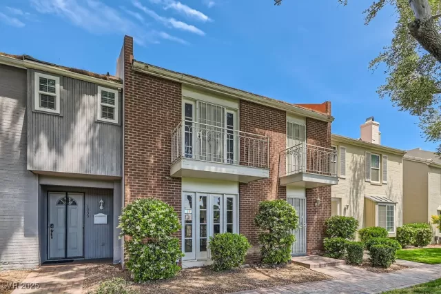 MLS: 2679964 Condo For Sale