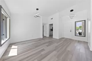 Photo #5: 2680006 Listing 