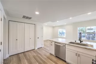 Photo #2: 2680021 Listing 