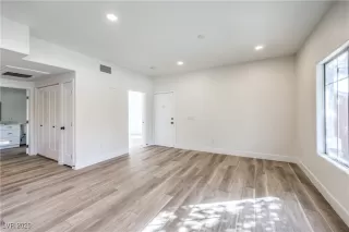 Photo #5: 2680021 Listing 