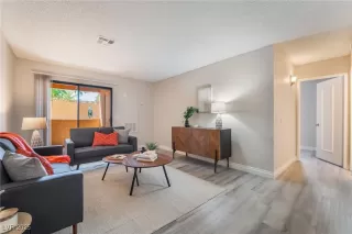 Photo #2: 2680043 Listing 