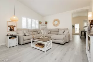 Photo #6: 2680051 Listing