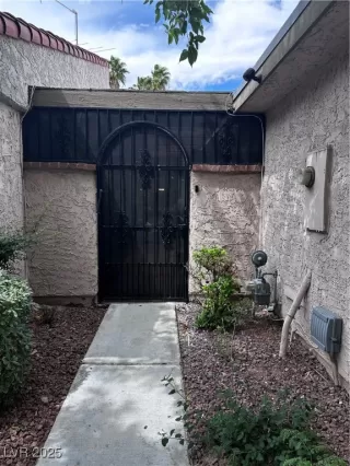 Photo #2: 2680091 Listing