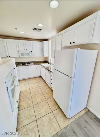 Photo #4: 2680133 Listing 