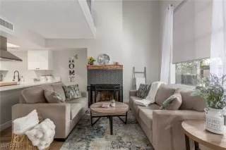 Photo #2: 2680288 Listing 