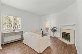 Photo #4: 2680338 Listing