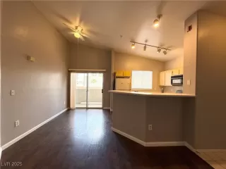 Photo #6: 2680417 Listing