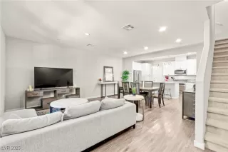 Photo #2: 2680532 Listing