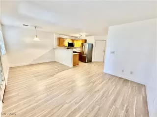 Photo #4: 2680671 Listing