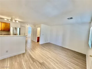 Photo #5: 2680671 Listing