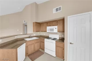 Photo #3: 2680676 Listing 