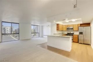 Photo #3: 2680708 Listing