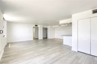 Photo #5: 2680709 Listing