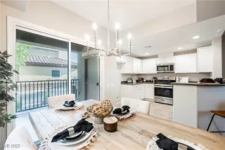 Photo #5: 2680751 Listing