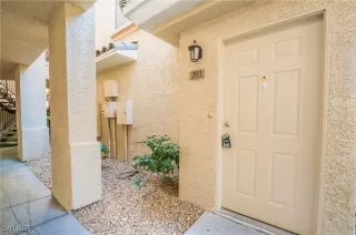 Photo #5: 2680837 Listing