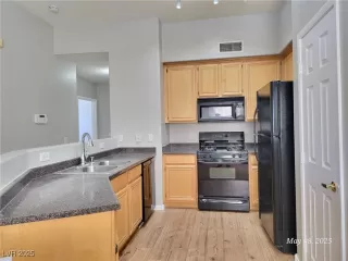 Photo #1: 2680898 Listing 