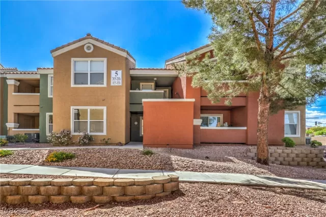 MLS: 2680930 Condo For Sale