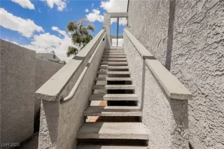 Photo #3: 2680956 Listing