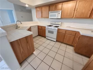 Photo #4: 2680959 Listing