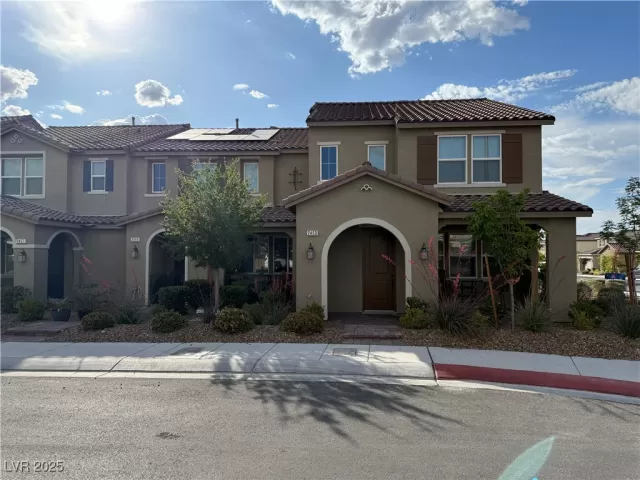 MLS: 2681014 Condo For Sale