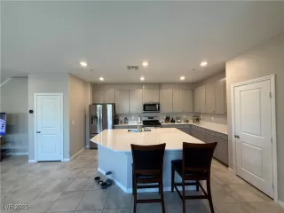 Photo #4: 2681014 Listing 