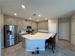 Photo #5: 2681014 Listing 