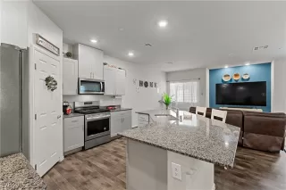 Photo #1: 2681039 Listing