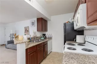 Photo #5: 2681043 Listing