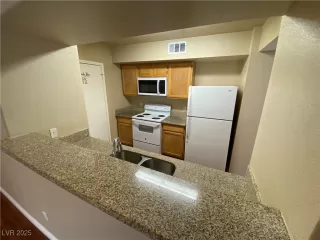 Photo #4: 2681051 Listing 