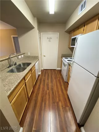 Photo #5: 2681051 Listing 