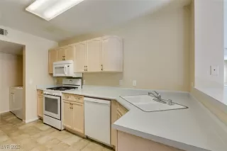 Photo #3: 2681073 Listing 