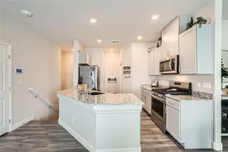 Photo #5: 2681089 Listing