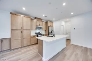 Photo #5: 2681320 Listing