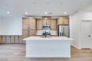 Photo #6: 2681320 Listing