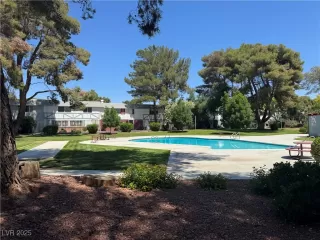 Photo #5: 2681405 Listing