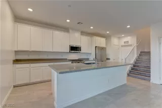 Photo #6: 2681500 Listing 