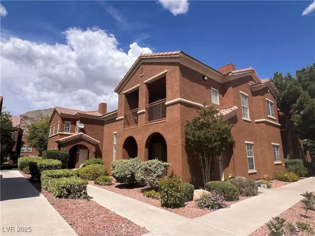 MLS: 2681788 Condo For Sale