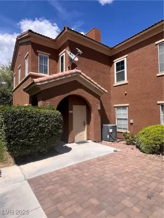 Photo #1: 2681788 Listing 