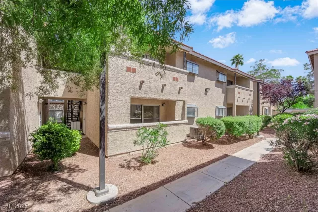 MLS: 2681792 Condo For Sale