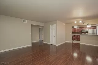 Photo #3: 2681809 Listing