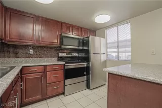 Photo #5: 2681809 Listing