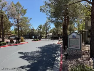 Photo #3: 2681825 Listing