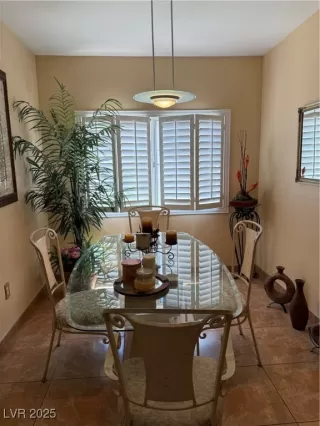 Photo #5: 2681853 Listing